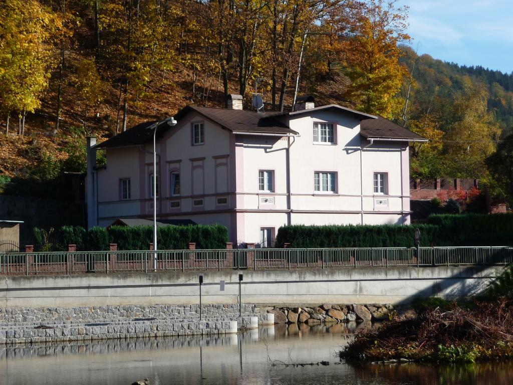 Penzion U Splavu Loket Exterior foto